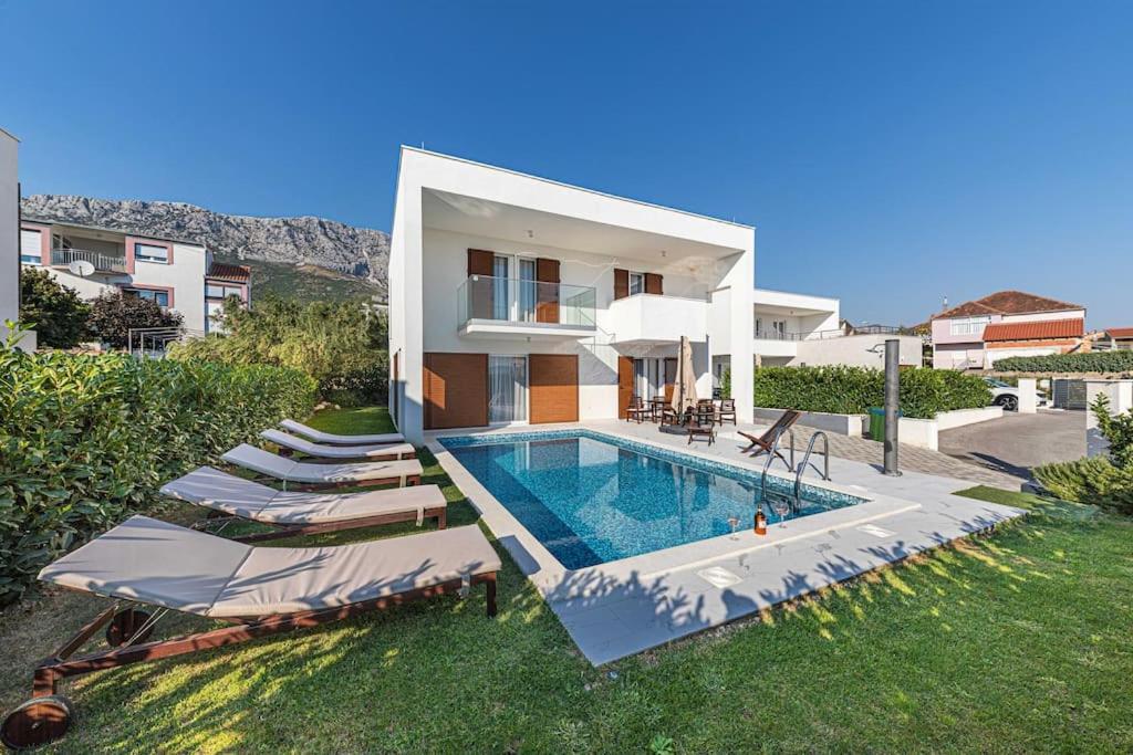 Luxury Villa Tina With Private Heated Pool Каштела Экстерьер фото