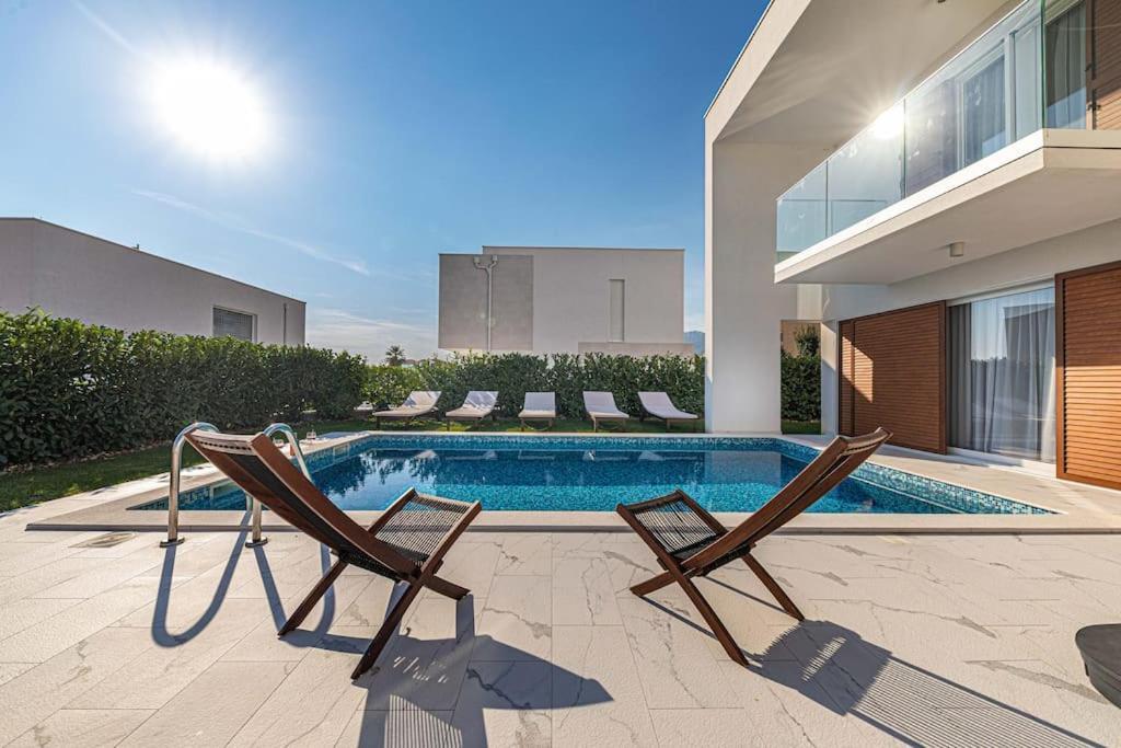 Luxury Villa Tina With Private Heated Pool Каштела Экстерьер фото